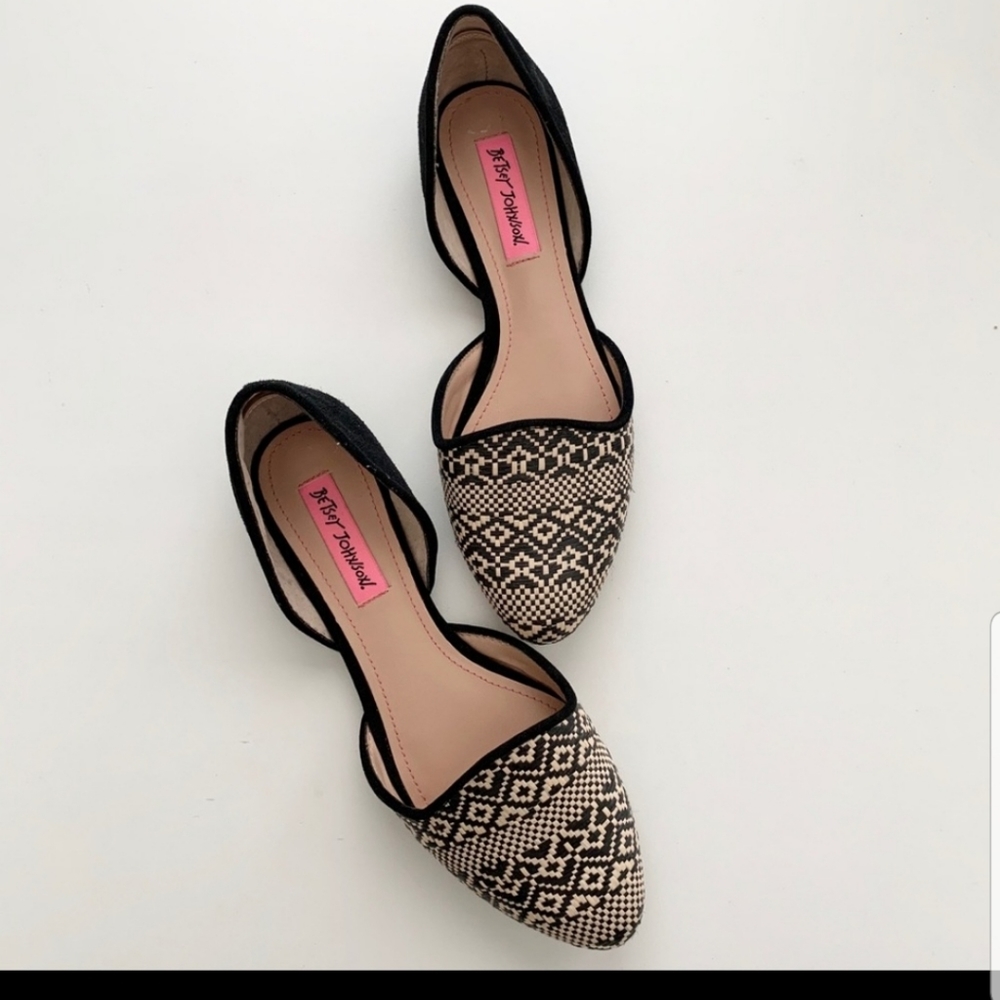 BETSEY JOHNSON d'orsay flats size 7